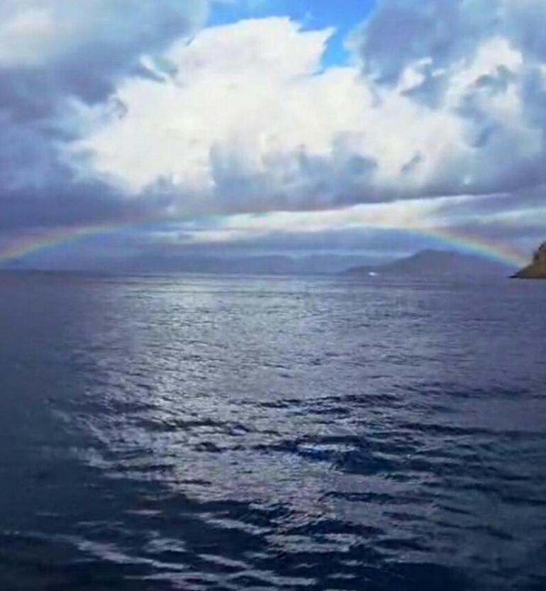 Muğlada sağanak; oteli su bastı, deniz kahverengine döndü