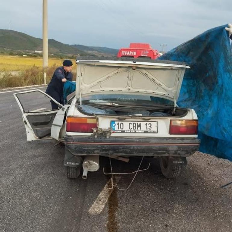 Balıkesir’de öğrenci servisi ile otomobil çarpıştı: 2 ölü, 7 yaralı