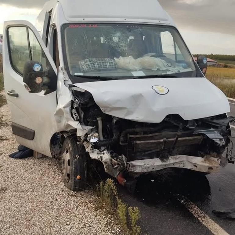 Balıkesir’de öğrenci servisi ile otomobil çarpıştı: 2 ölü, 7 yaralı