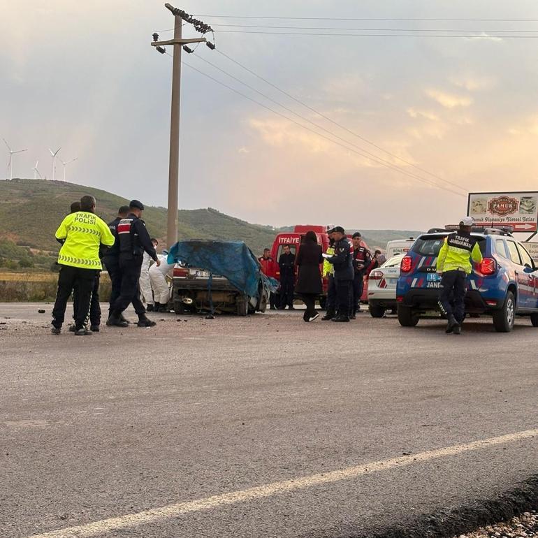 Balıkesir’de öğrenci servisi ile otomobil çarpıştı: 2 ölü, 7 yaralı