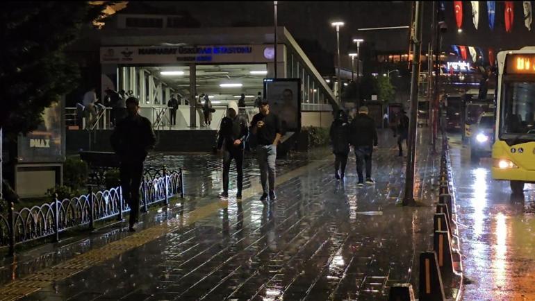 İstanbul’da sağanak nedeniyle Maltepe ve Üsküdarda caddeleri su bastı