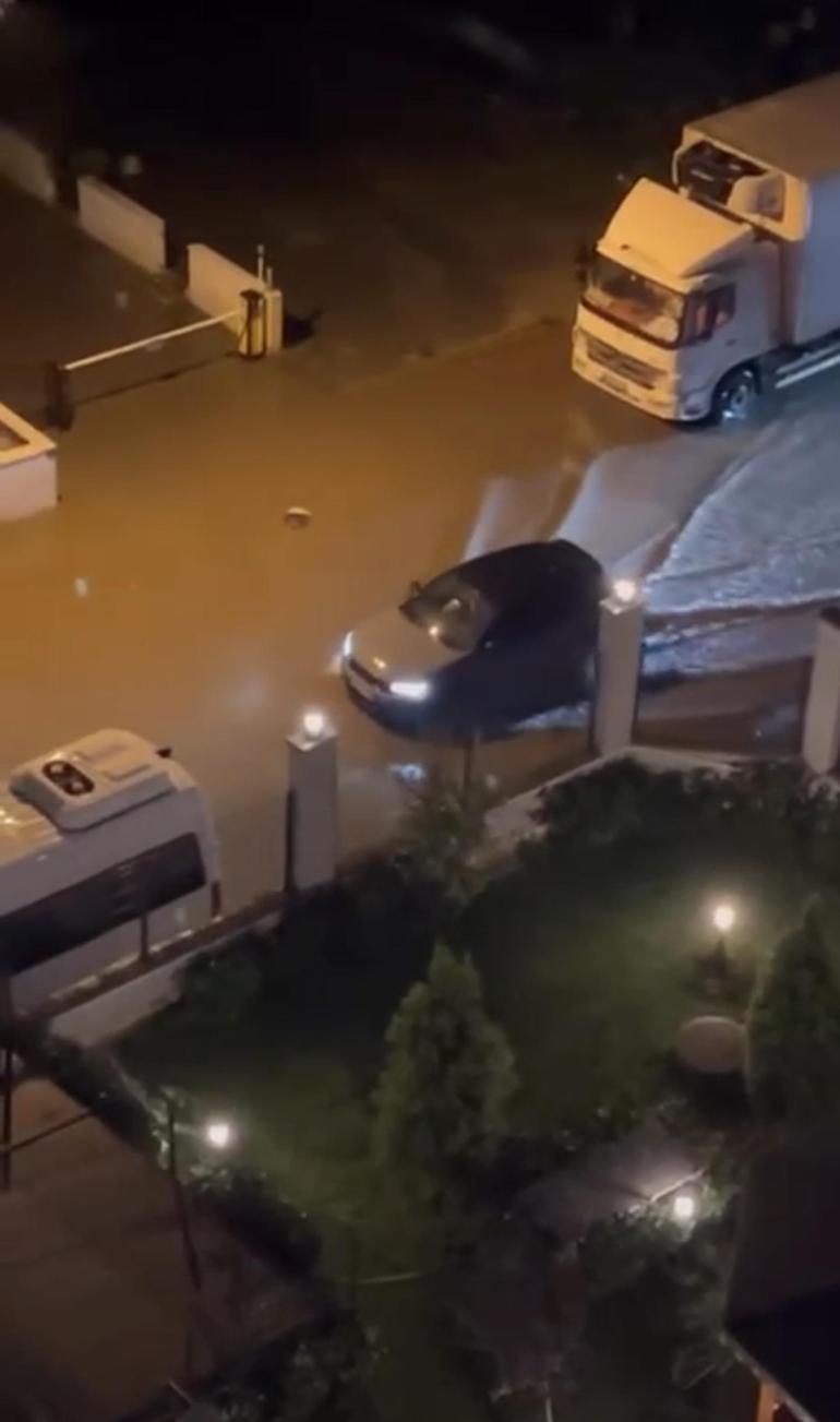 İstanbul’da sağanak nedeniyle Maltepe ve Üsküdarda caddeleri su bastı