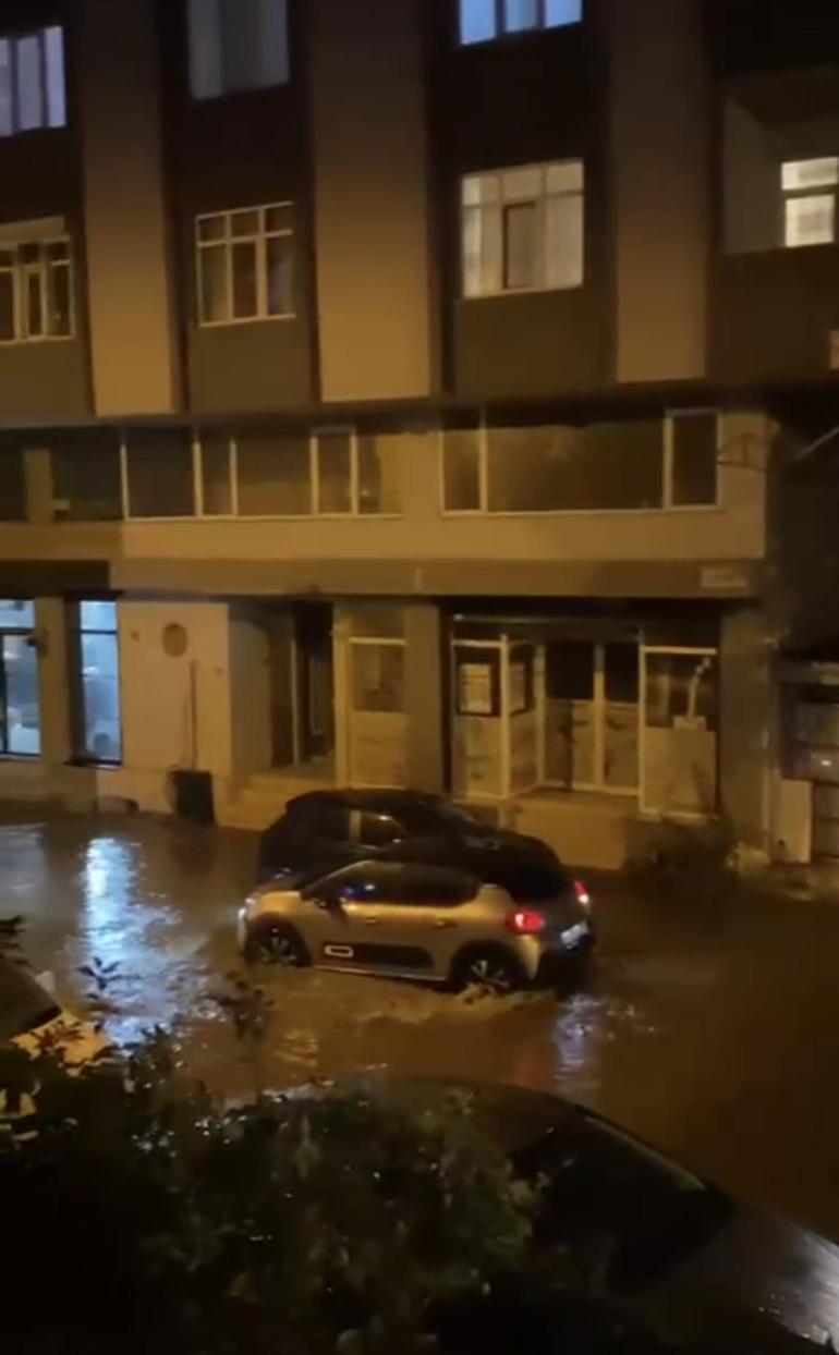 İstanbul’da sağanak nedeniyle Maltepe ve Üsküdarda caddeleri su bastı
