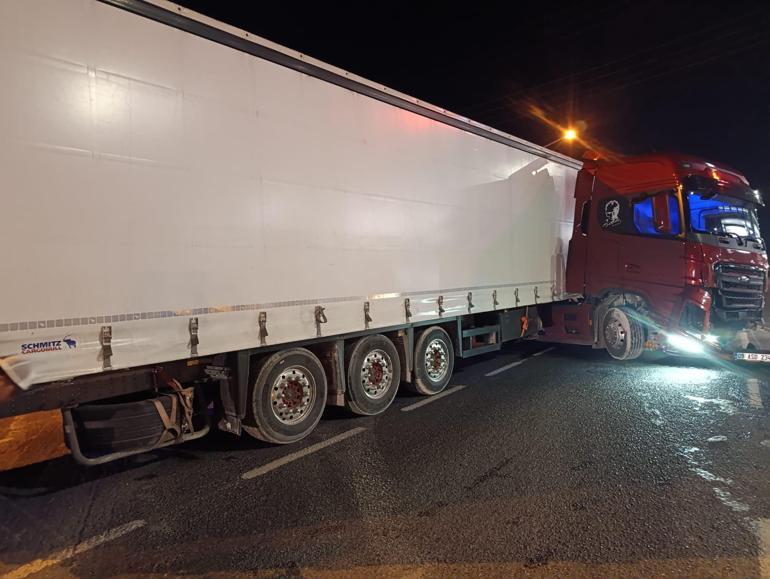 Manisada TIR ile otomobil çarpıştı: 1 ölü, 3 yaralı