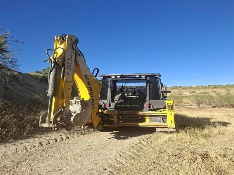 İş makinesi ile kaçak kazıya 2 gözaltı