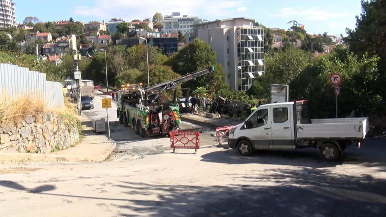 Beşiktaşta yokuştan kayan kamyon devrildi