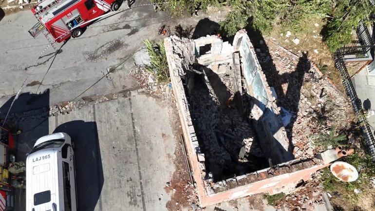 Fatihte 2 katlı metruk bina çöktü