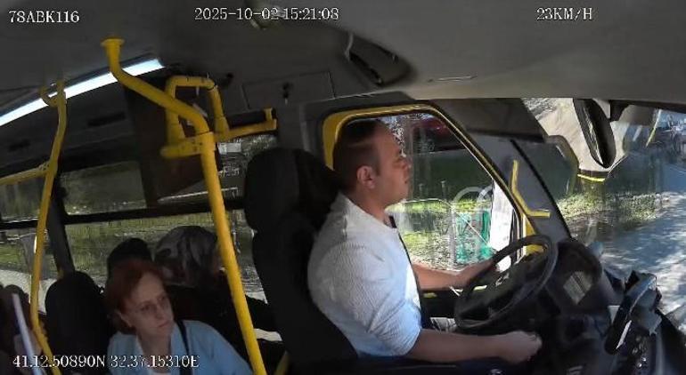 Minibüs sürücüsü, rahatsızlanan yolcuyu hastaneye yetiştirdi