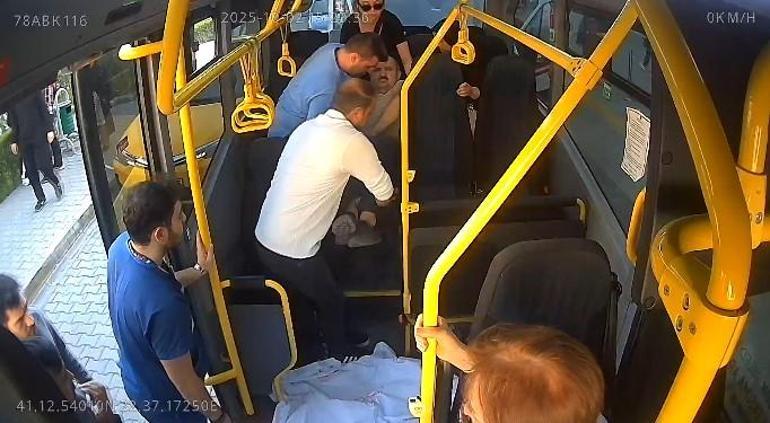 Minibüs sürücüsü, rahatsızlanan yolcuyu hastaneye yetiştirdi