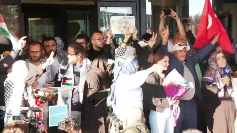 Küresel Sumud Filosu teknelerinde alıkonulan 137 kişi İstanbula geldi