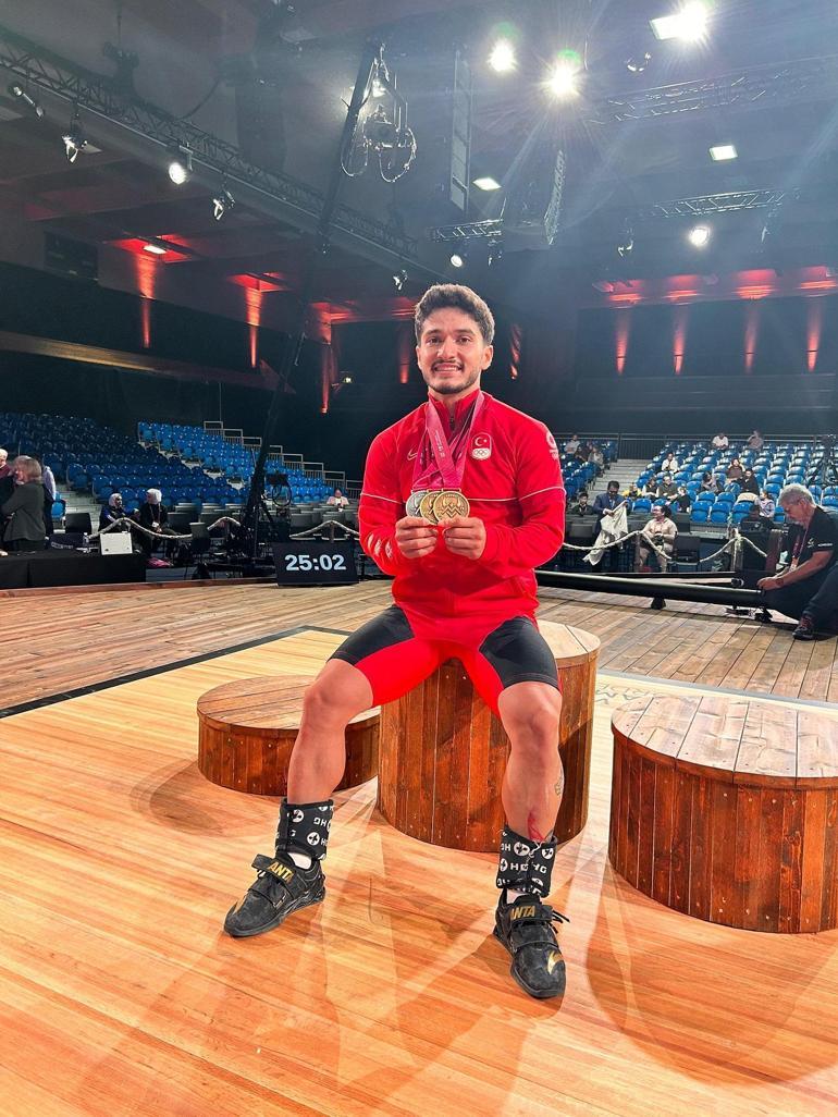 Milli Halterci Muhammed Furkan Özbek rekor kırarak dünya şampiyonu oldu