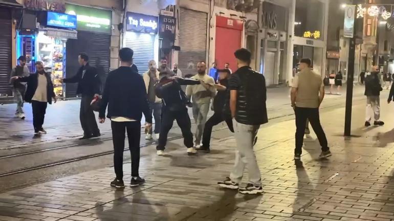Taksimde kemerli tekmeli yumruklu kavgalar kamerada