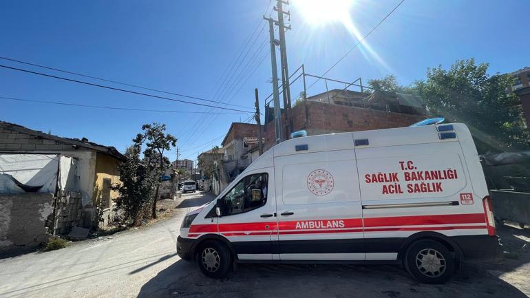 Evinde ölü bulundu