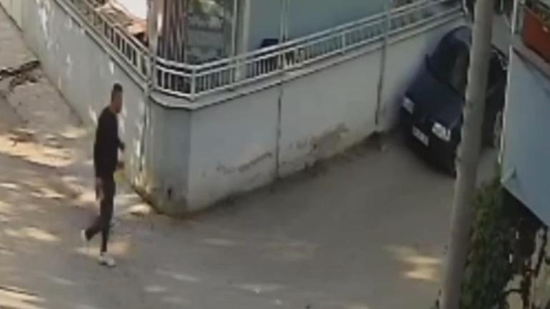 Husumetlisinin otomobilini kundakladı; o anlar kamerada