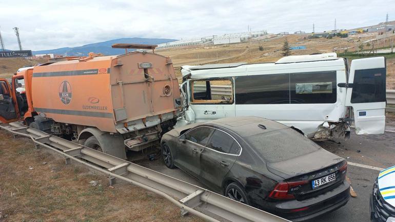Karayolları temizlik aracına çarpan motokaravanın sürücüsü öldü, eşi yaralandı