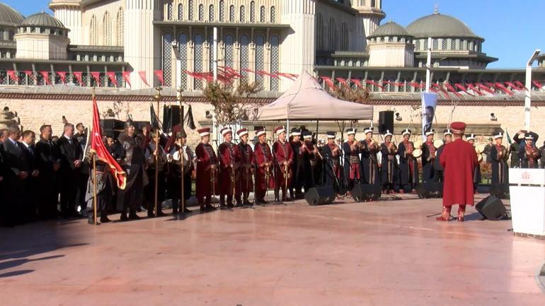 Taksimde İstanbulun kurtuluşunun 102nci yıl dönümü törenle kutlandı