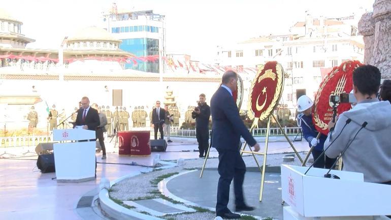 Taksimde İstanbulun kurtuluşunun 102nci yıl dönümü törenle kutlandı