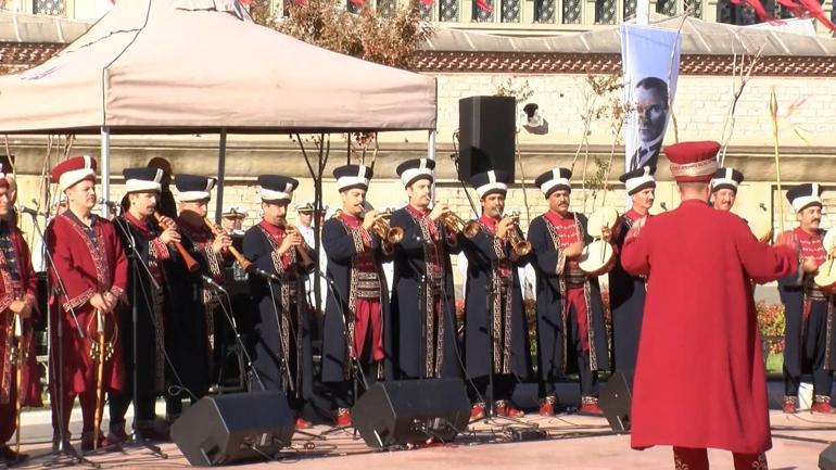 Taksimde İstanbulun kurtuluşunun 102nci yıl dönümü törenle kutlandı