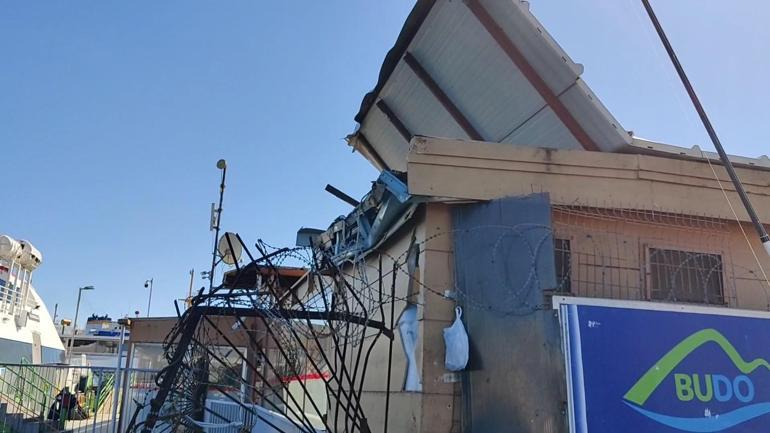 Sirkecide feribot iskeleye çarptı