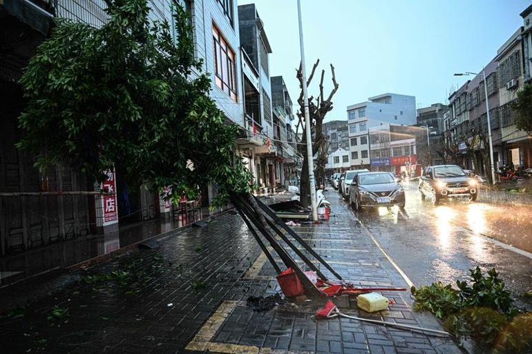 Çinde Matmo tayfunu nedeniyle yaklaşık 200 bin kişi tahliye edildi