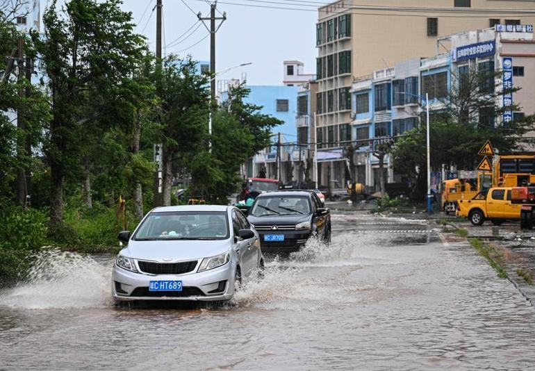 Çinde Matmo tayfunu nedeniyle yaklaşık 200 bin kişi tahliye edildi