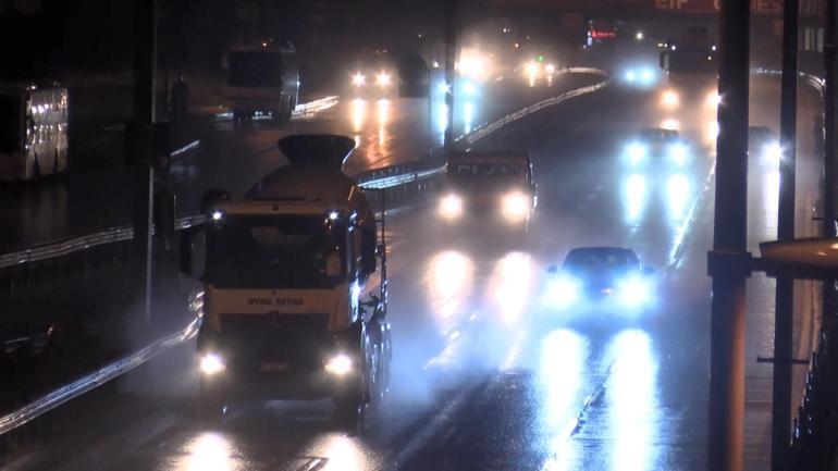 İstanbulda sağanak etkili oldu