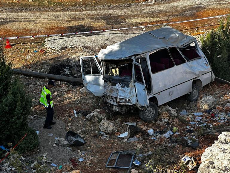 Tarım işçilerini taşıyan minibüs şarampole yuvarlandı: 5 ölü, 14 yaralı