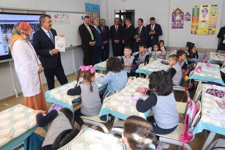 Bakan Tekin: Nerede olursa olsun zulüm altında inleyen bir insan varsa hep yanında olduk