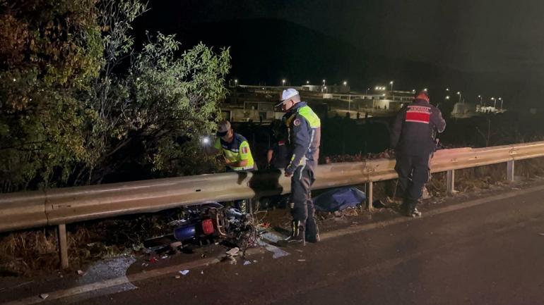 İzmir’de kamyonet ile elektrikli bisiklet çarpıştı: 2 ölü