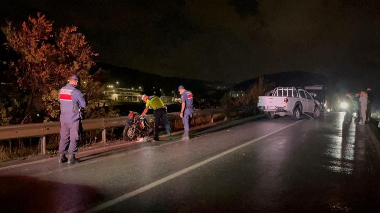 İzmir’de kamyonet ile elektrikli bisiklet çarpıştı: 2 ölü