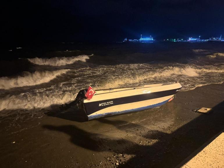 Balıkesir’de lodos, tekne ve yelkenlileri karaya sürükledi