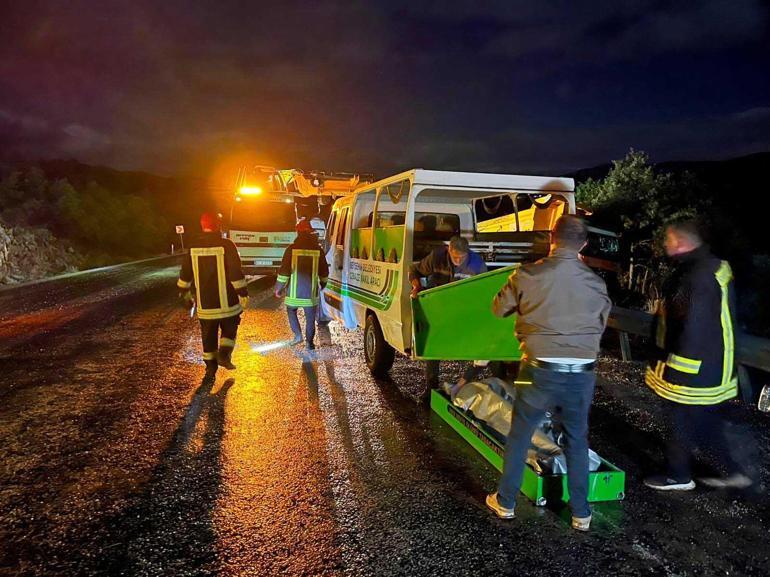 Konyada kamyon devrildi: 2 ölü, 1 yaralı
