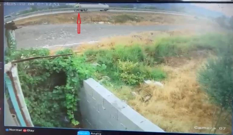 Minibüse çarpan motosikletin sürücüsü öldü; kaza kamerada