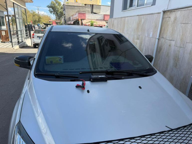 Otomobiline çakar takıp mahallede üst araması yaptı, çocuğa tabancayla ateş etti