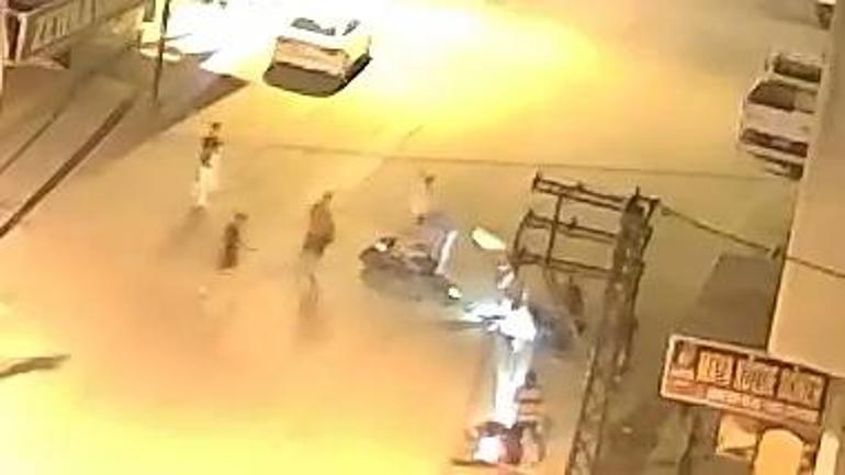 İki motosikletin kafa kafaya çarpıştığı kaza kamerada: 2 yaralı