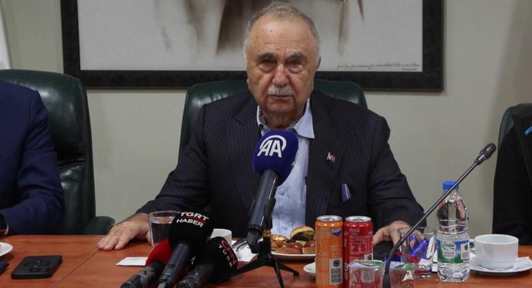 Dünya şampiyonu yüzücü Defne Kurt, okulunda coşkuyla karşılandı