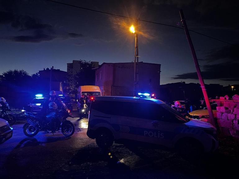 Kayseride bakkalda bıçaklı yan bakma kavgası: 1 yaralı