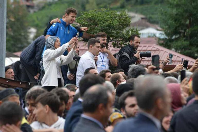 Cumhurbaşkanı Erdoğan, cuma namazını memleketinde kıldı