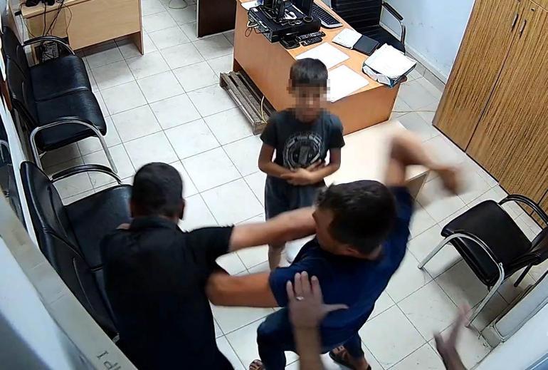 Polis merkezinde kayınbirader dayağı, o anlar kamerada