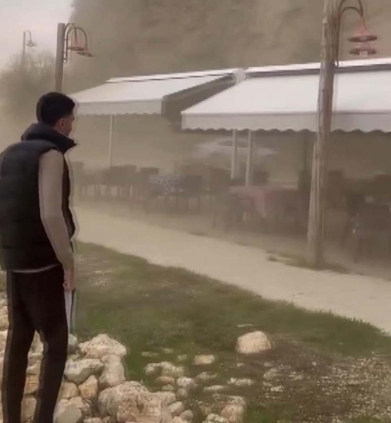 Silivride çay bahçesine kaya parçaları düştü