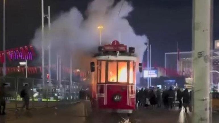 Taksim’de nostaljik tramvayda çıkan yangın söndürüldü