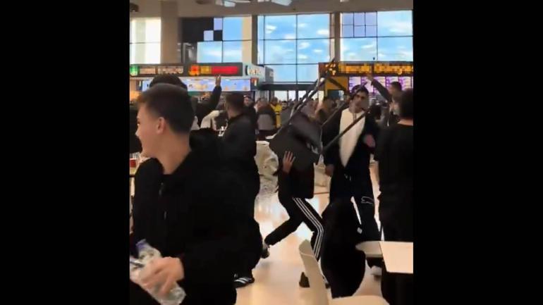 AVMde ne bakıyorsun kavgası kamerada