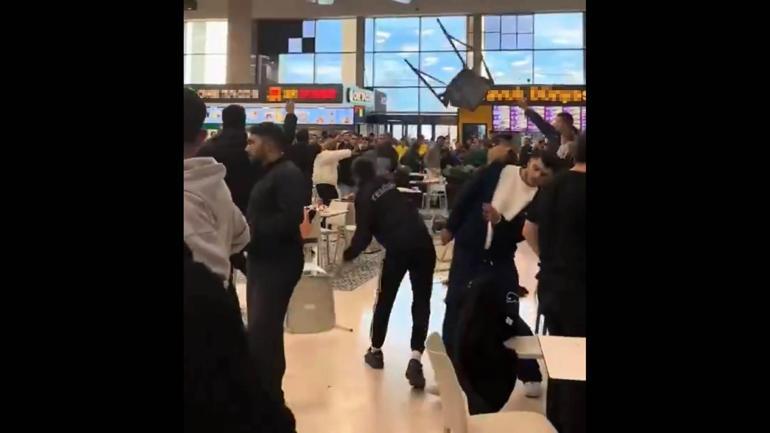 AVMde ne bakıyorsun kavgası kamerada