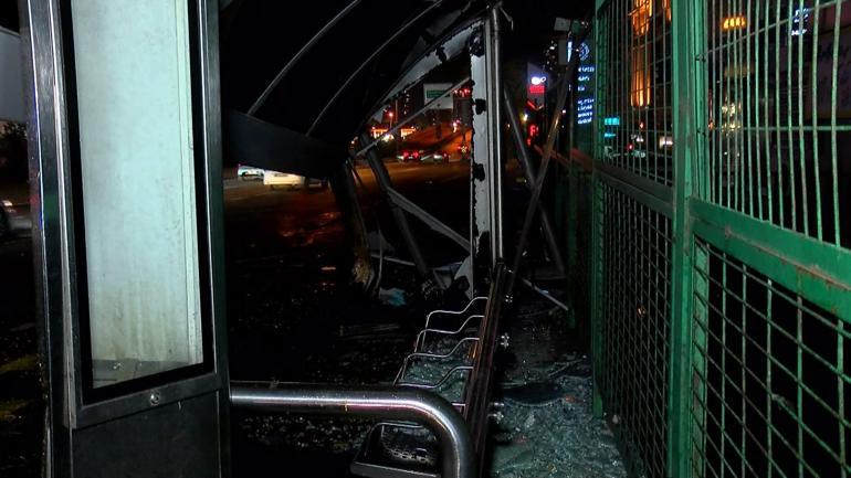 Başakşehir’de otomobil durağa çarptı: 1 yaralı