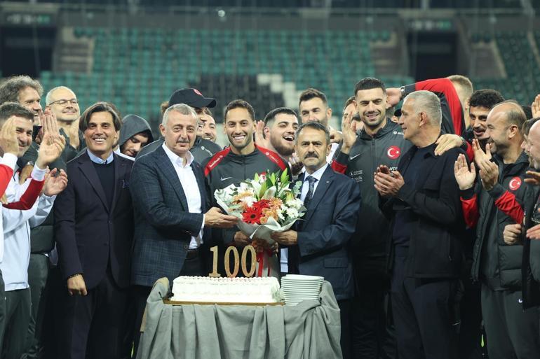 A Milli Takım’da ‘dalya’ diyen Çalhanoğlu’na 100üncü maç pastası