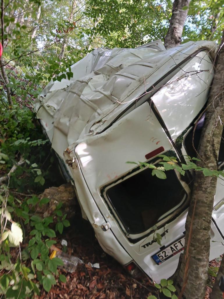 Ordu’da türbe ziyaretinden dönen minibüs devrildi, 11 yaralı