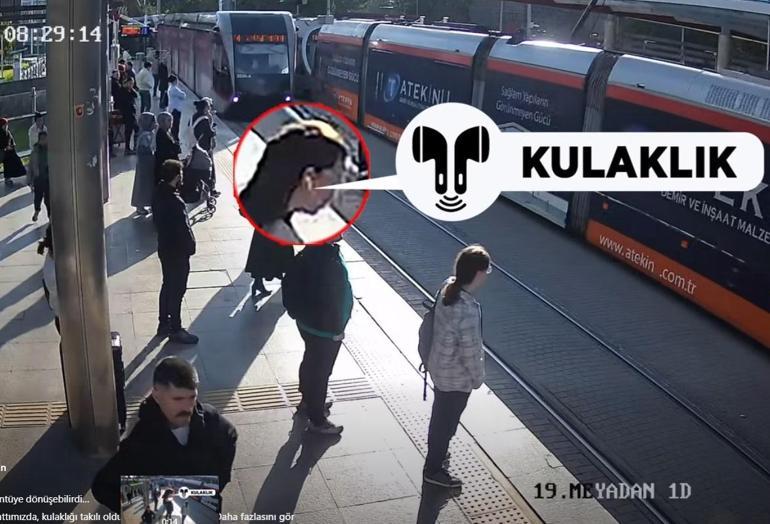 Yolcuyu, tramvayın altından kalmaktan kurtaran güvenlik görevlisine teşekkür belgesi