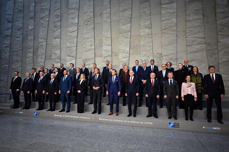 Bakan Güler, NATO Savunma Bakanları ile aile fotoğrafı çekimi ve imza törenine katıldı