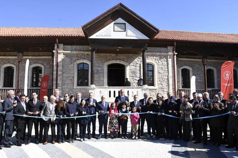 Bakan Ersoy: Halk kütüphanelerimizi çok işlevli merkezler haline getiriyoruz