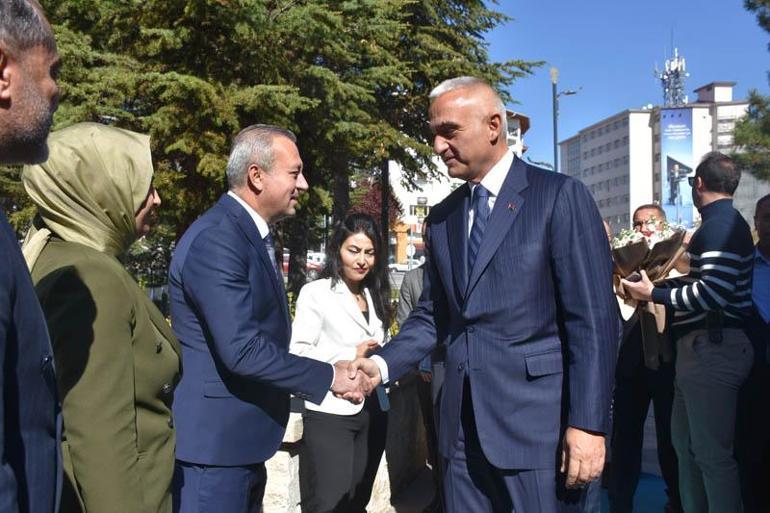 Bakan Ersoy: Halk kütüphanelerimizi çok işlevli merkezler haline getiriyoruz